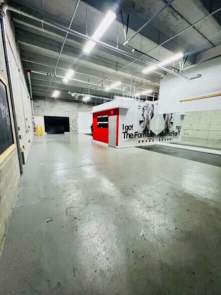 More Photos Of 6360 NW 99th Ave, Doral Warehouse For Lease