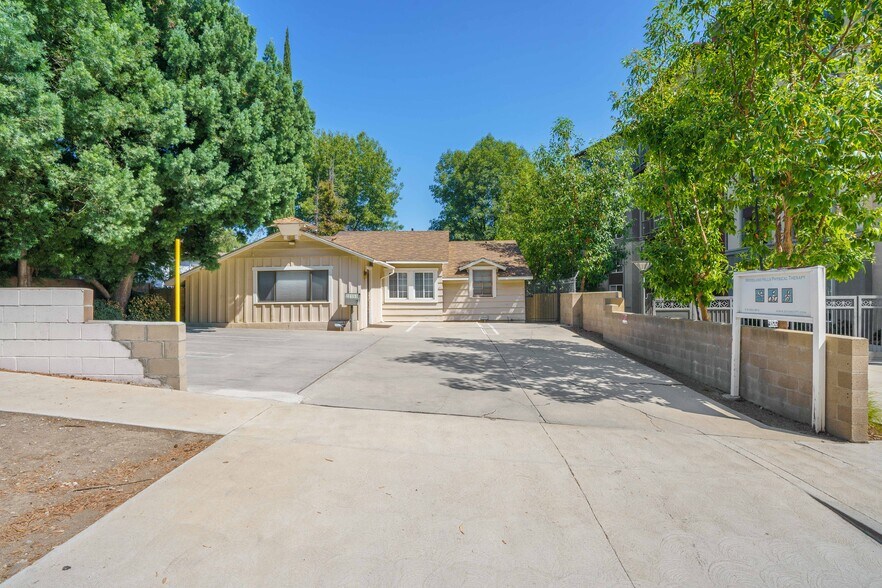 More Photos Of 22151 Clarendon St, Woodland Hills Medical For Sale