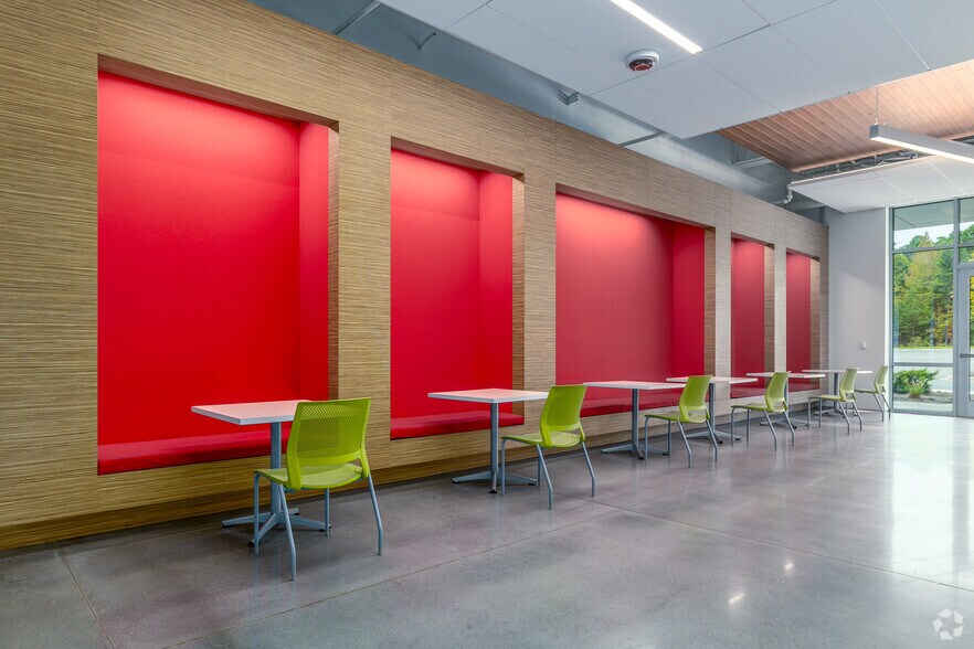 More Photos Of 8106 Calvin Hall Rd, Fort Mill Office For Lease