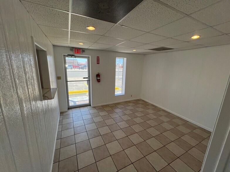 More Photos Of 203 S Main St, Andrews Office For Sale
