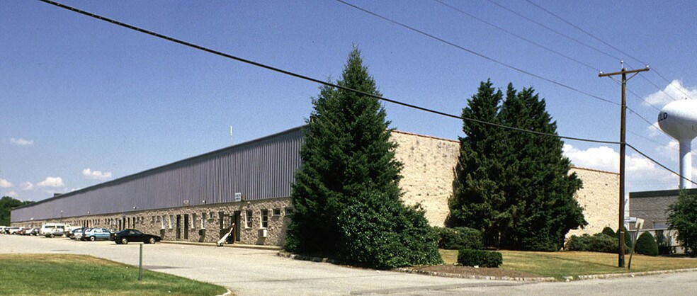 More Photos Of 22 Commerce Rd, Fairfield Warehouse For Lease