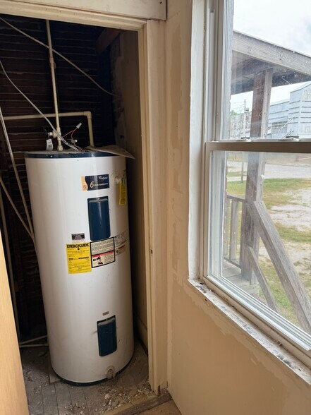 More Photos Of 107 W Main St, Coffeen Storefront Retail Residential For Sale