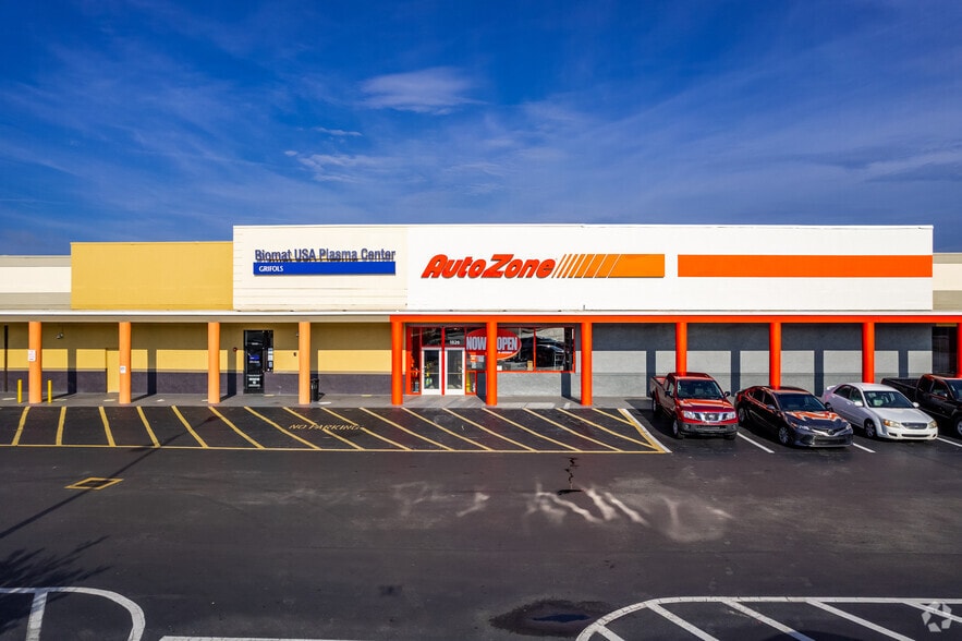 Primary Photo Of 1700-1820 N Main St, Kissimmee Unknown For Lease