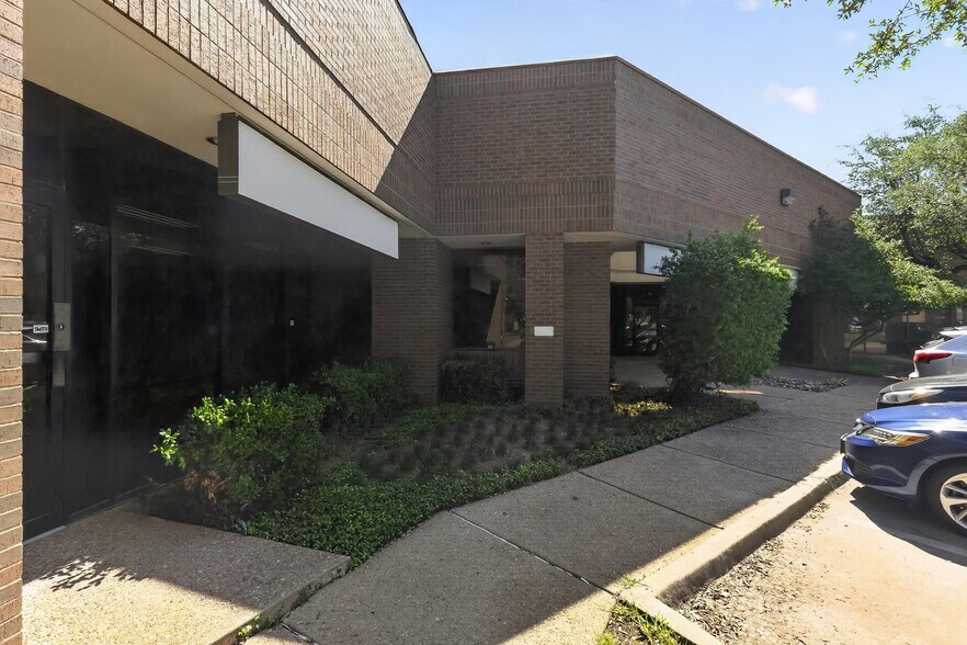 More Photos Of 7920 Elmbrook Dr, Dallas Medical For Lease