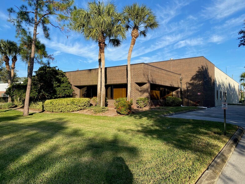 More Photos Of 9875 18th St N, Saint Petersburg Manufacturing For Lease