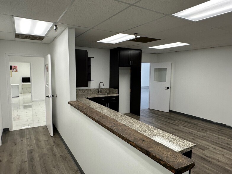 More Photos Of 1830 Lockwood St, Oxnard Warehouse For Lease