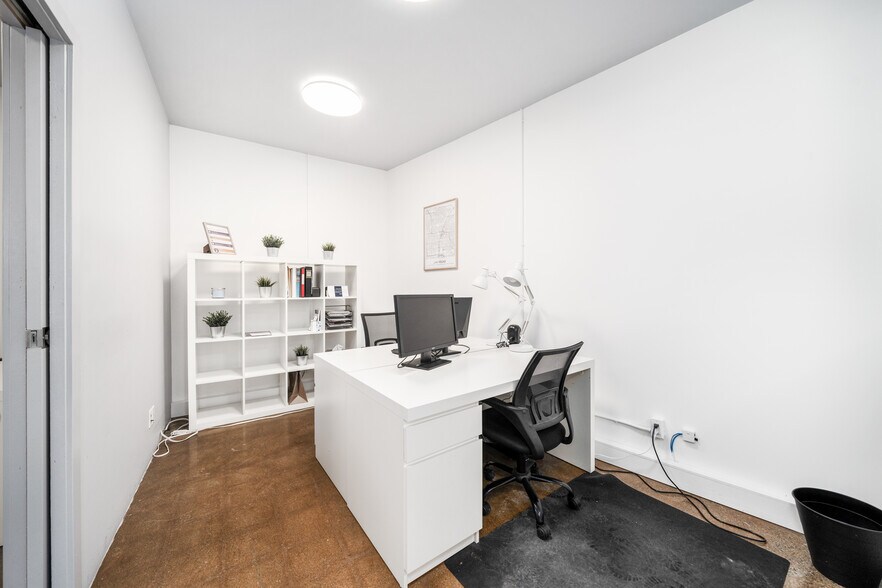 More Photos Of 880 Rue Roy E, Montréal Office For Lease