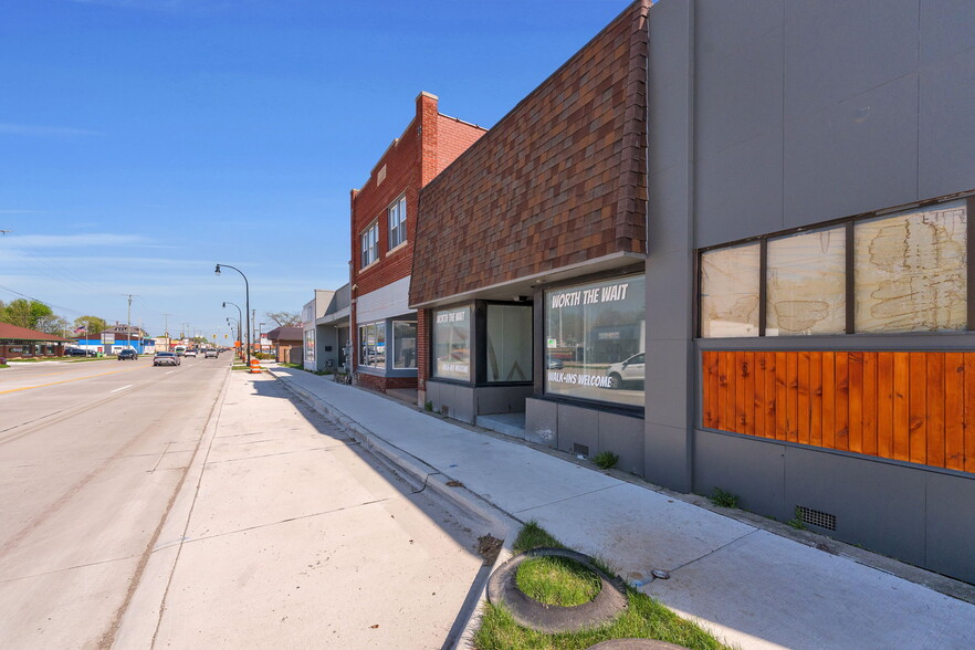 More Photos Of 16906 E Nine Mile Rd, Eastpointe Storefront For Sale