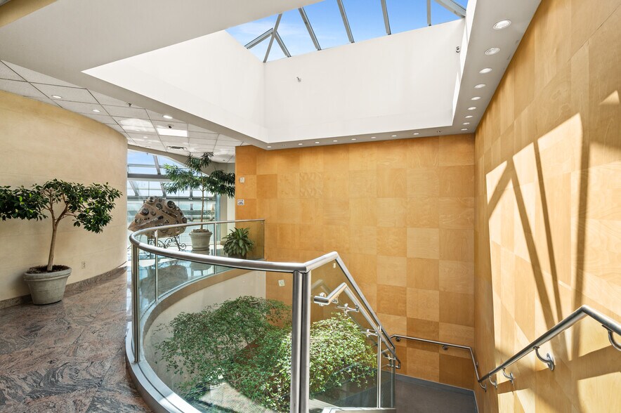 More Photos Of 4725 Holladay Blvd, Salt Lake City Office For Lease