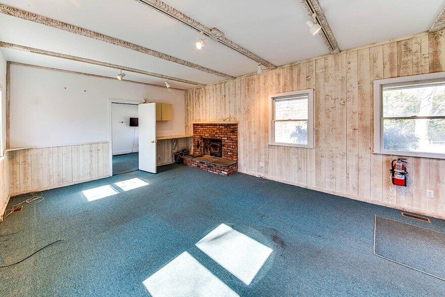 More Photos Of 512 Three Mile Harbor Hog Creek Hwy, East Hampton Loft Creative Space For Lease