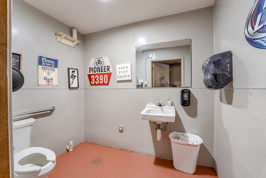 More Photos Of 644 Main St, North Bend Restaurant For Sale