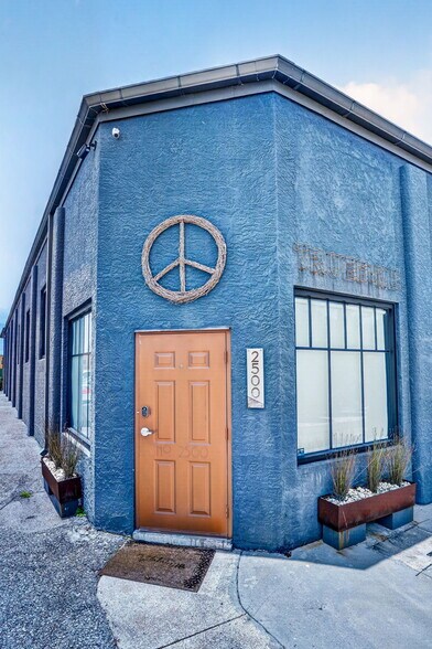 More Photos Of 2500 Emerson Ave S, Saint Petersburg Manufacturing For Lease