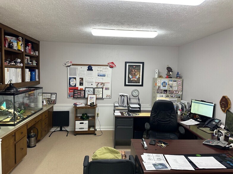 More Photos Of 4800 Woodlane Cir, Tallahassee Warehouse For Lease