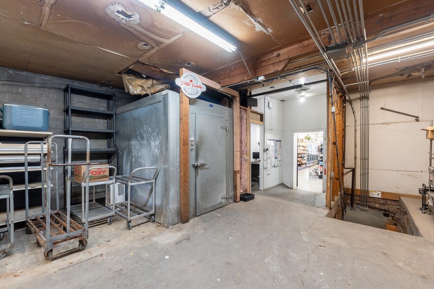 More Photos Of 205 Main St, Louisville Storefront For Sale