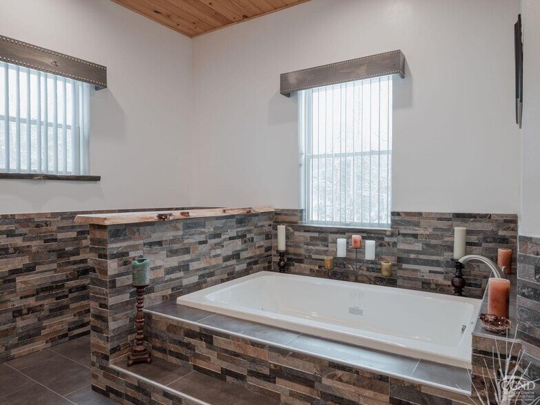 More Photos Of 19 Palsgraf Ct., Elka Park Showroom For Sale