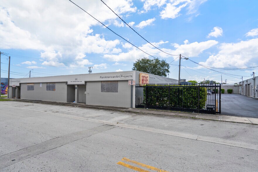More Photos Of 6695-6699 NE 2nd Ave, Miami Freestanding For Lease