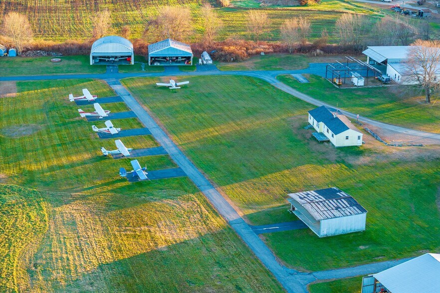More Photos Of 89 Route 169, Woodstock Airport For Sale