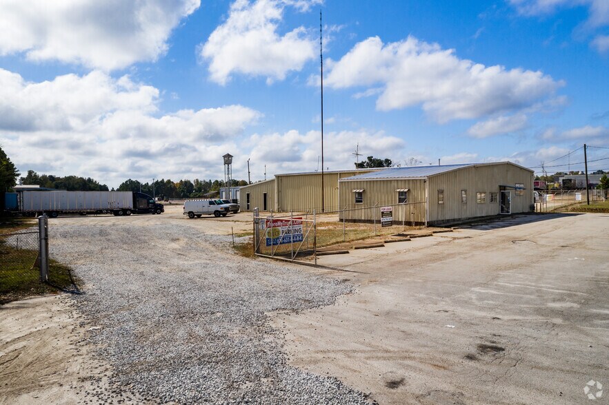 More Photos Of 13031 Veterans Memorial Hwy, Douglasville Warehouse For Lease