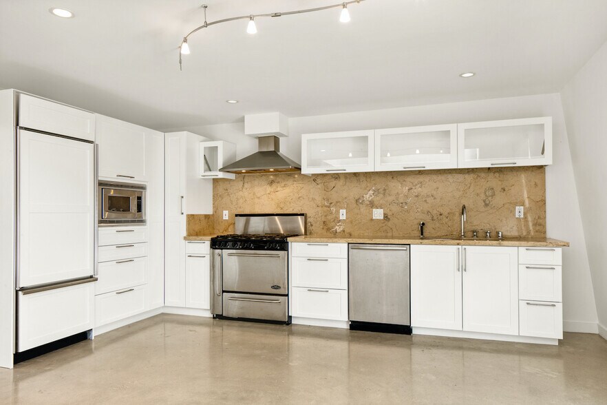 More Photos Of 615 Hampton Dr, Venice Apartments For Sale