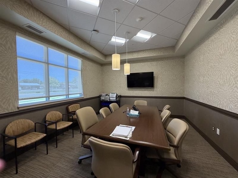 More Photos Of 801 W Bristol St, Elkhart Medical For Lease