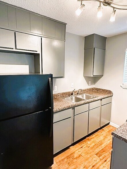 More Photos Of 2604-2606 Ektom Dr, Austin Apartments For Sale