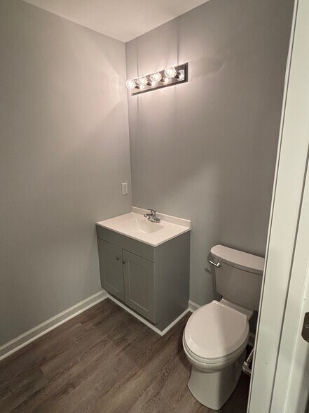 More Photos Of 4614 College Rd N, Castle Hayne Service For Lease