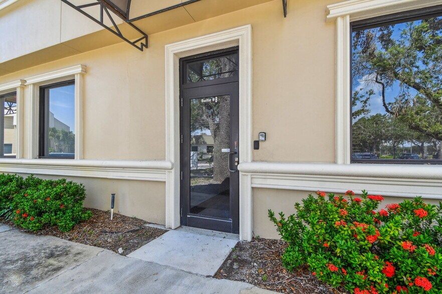 More Photos Of 10901 Danka Cir N, Saint Petersburg Office For Sale