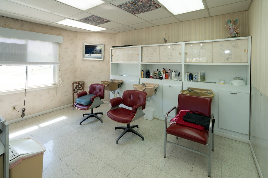 More Photos Of 1806 Pine Grove Ave, Port Huron Storefront Retail Office For Sale