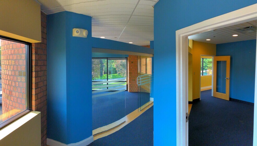More Photos Of 4 Atrium Dr, Albany Office For Lease