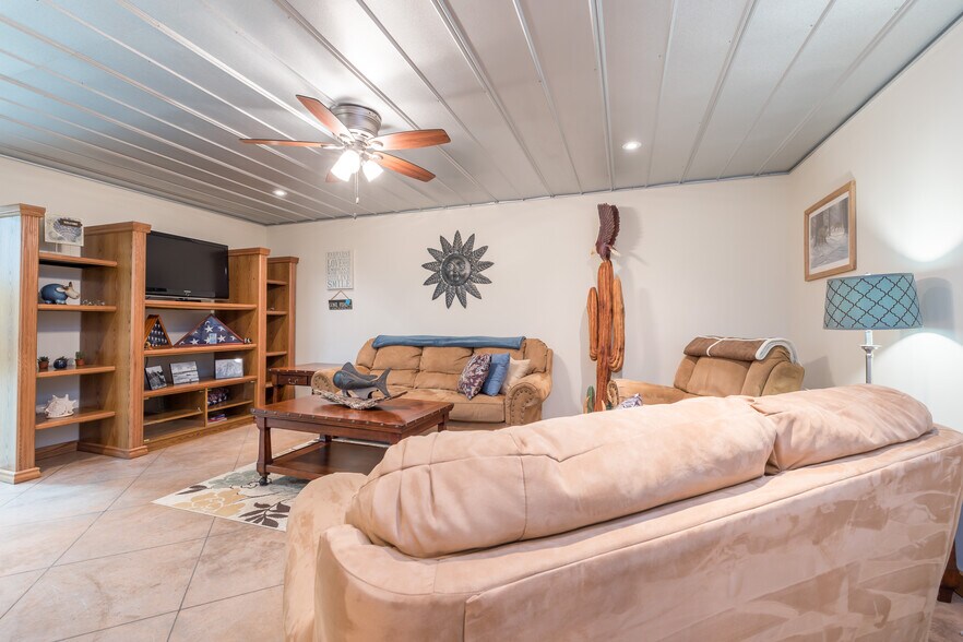 More Photos Of 113 E Kress St, Russells Point Flex For Sale