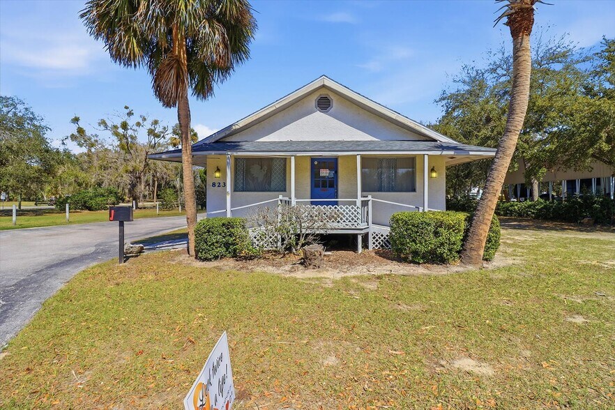 More Photos Of 823 NE 5th St, Crystal River Office For Sale