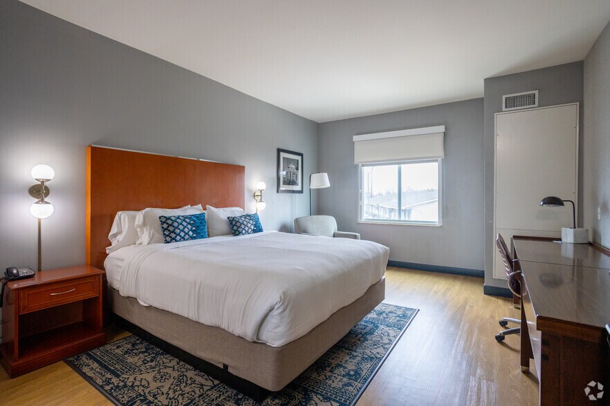 More Photos Of 8720 Gulf Freeway, Houston Hotel For Sale