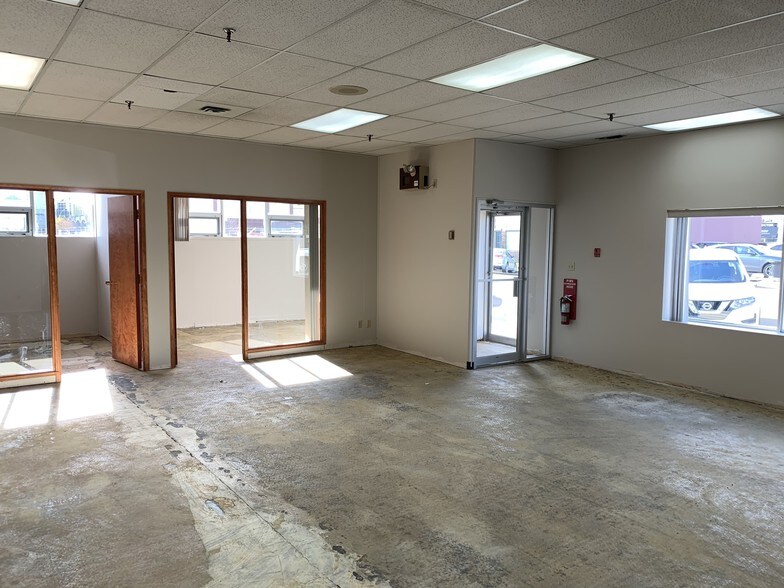 More Photos Of 10557 108th St NW, Edmonton Flex For Lease