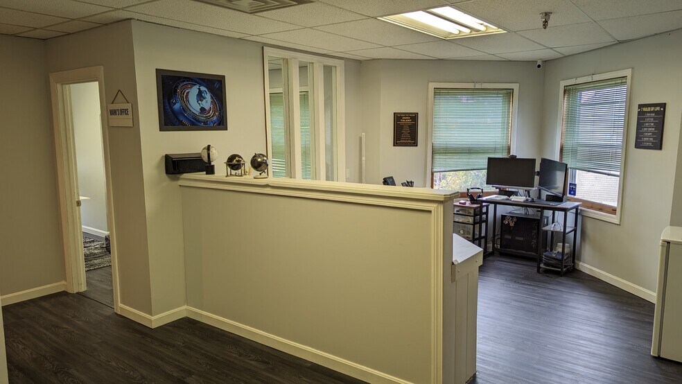 More Photos Of 29 Lafayette Rd, North Hampton Storefront Retail Office For Sale