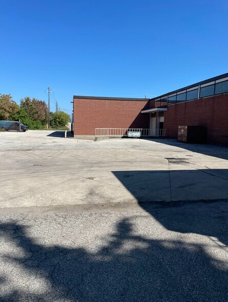 More Photos Of 60 Torlake Cres, Toronto Manufacturing For Sale