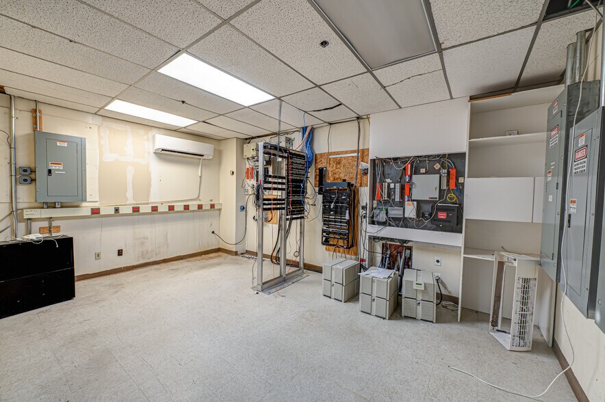 More Photos Of 1800 Ocean Ave, Ronkonkoma Light Distribution For Lease