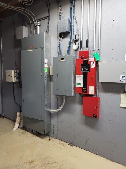 More Photos Of 1601 N Jessup St, Wilmington Manufacturing For Lease