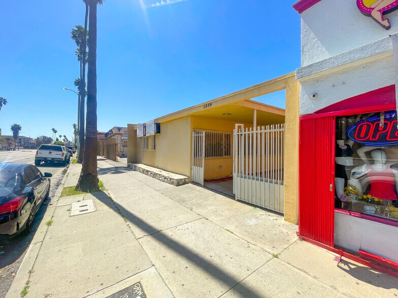 More Photos Of 1239 N Avalon Blvd, Wilmington Office For Lease