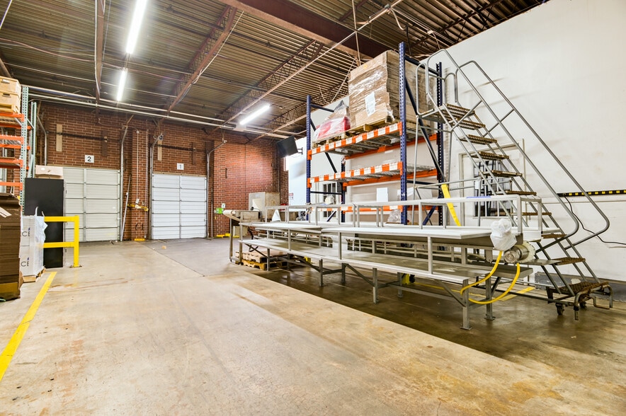 More Photos Of 132 Royal Dr, Forest Park Refrigeration Cold Storage For Sale