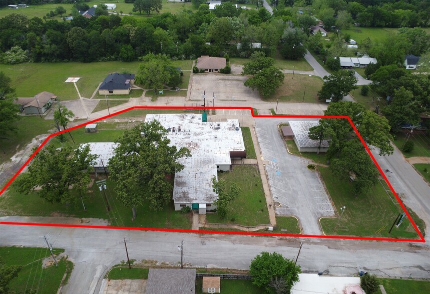 More Photos Of 707 N Waldrip St, Grand Saline Hospital For Sale