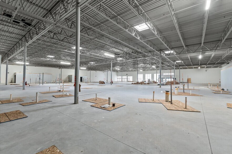 More Photos Of 2651 S Rochester Rd, Rochester Hills General Retail For Lease