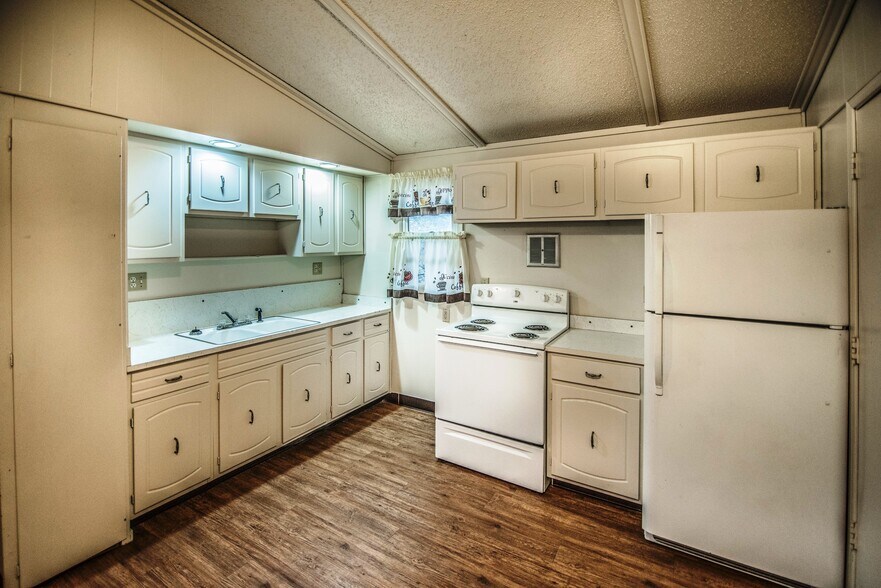 More Photos Of 807 Legion St, Craig Apartments For Sale