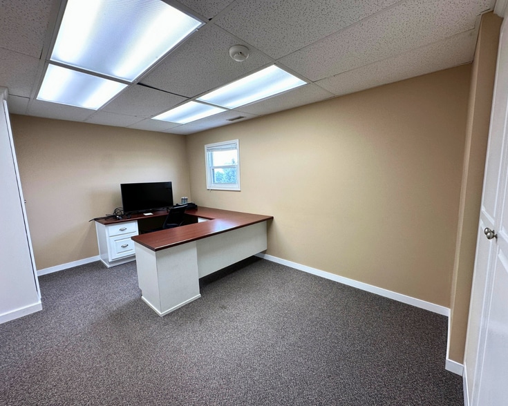 More Photos Of 2230 W Coliseum Blvd, Fort Wayne Office For Sale