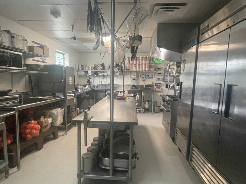 More Photos Of 4629 N Port Washington Rd, Milwaukee Restaurant For Sale