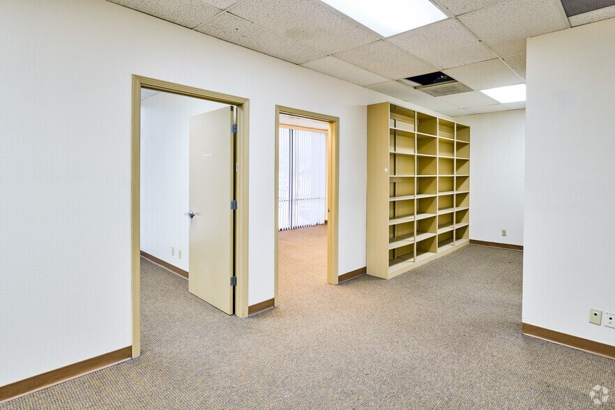 More Photos Of 4171 N Mesa St, El Paso Medical For Lease