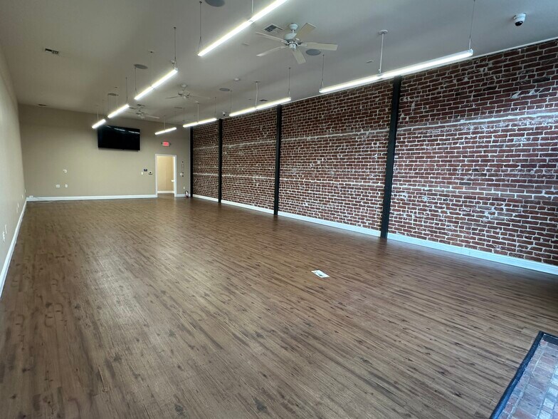More Photos Of 218-220 W Harding Way, Stockton Storefront For Lease
