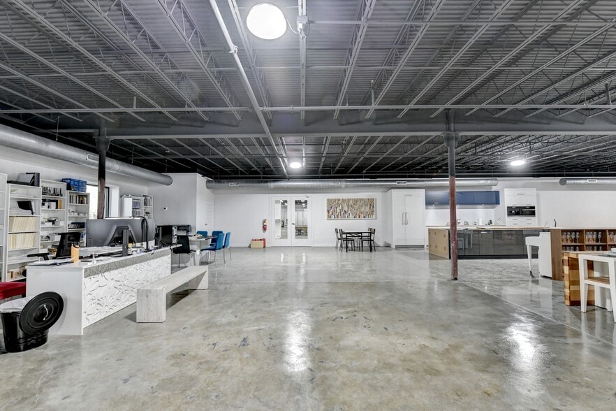 More Photos Of 4784 Cantrell Rd, Flowery Branch Warehouse For Sale