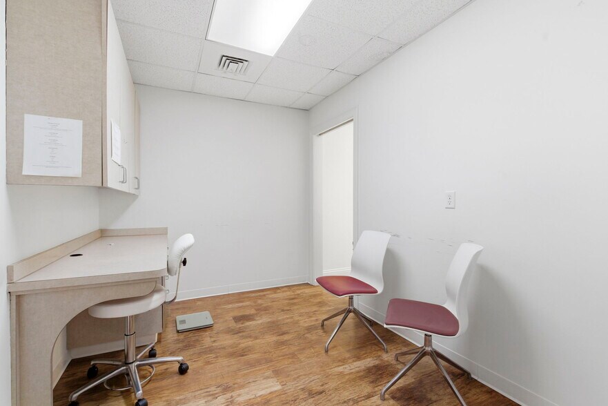 More Photos Of 5552 N Farmer Branch Rd, Ozark Office For Sale