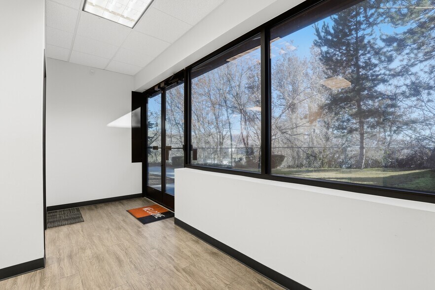 More Photos Of 3911 Castlevale Rd, Yakima Office For Lease