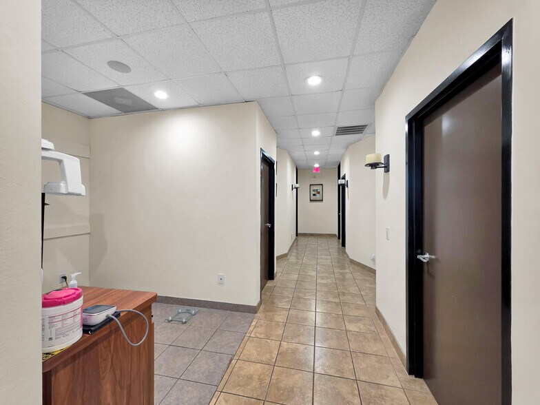 More Photos Of 6429 Fairmont Pky, Pasadena Office For Sale